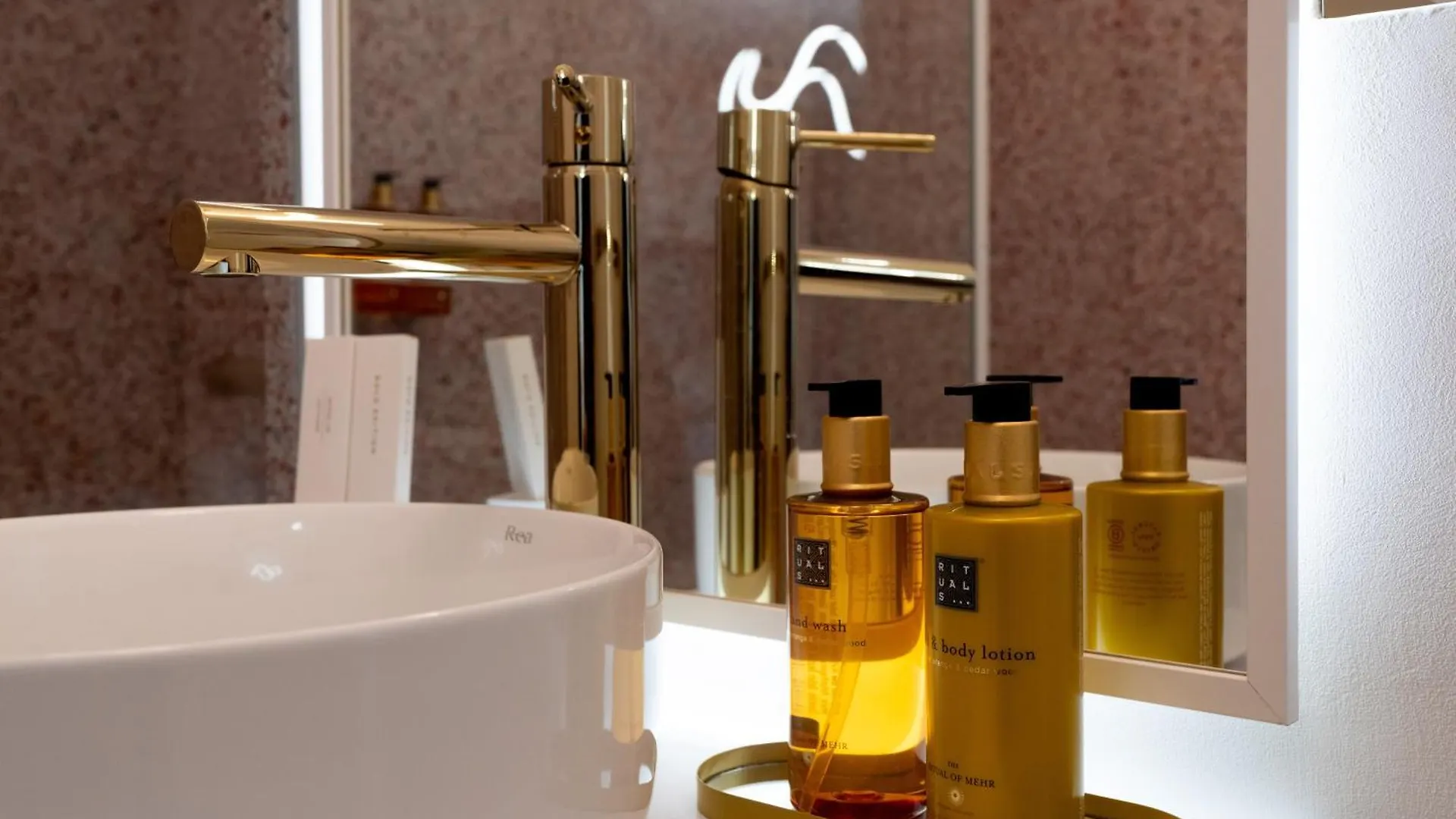 Soni Exclusive Apartments Plaza With Private Parking & Self Check-In Bucharest